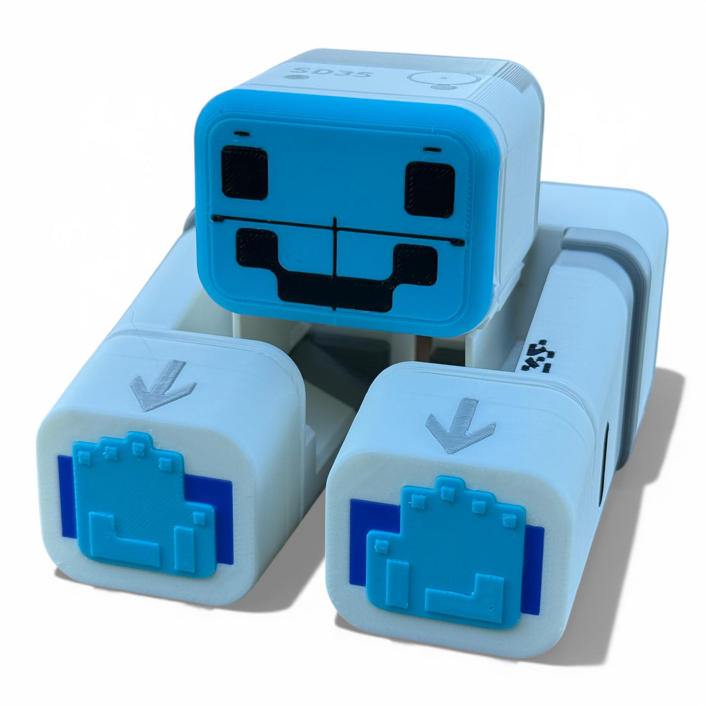 Marathon-Inspired Medical Drone Figurine – Cute Poseable Sci-Fi Companion – 3 Magnetic Expressions (Happy, Sad, Shocked)